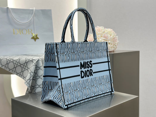 DIOR TOTE PALE BLUE