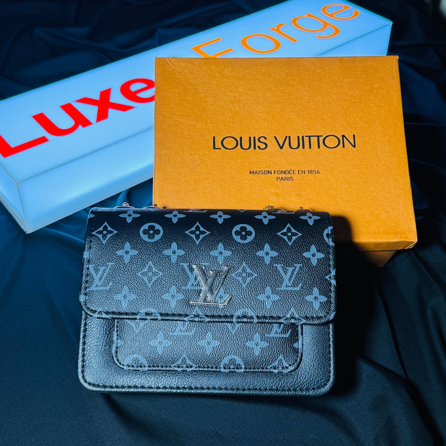 LV CROSS BODY BAG